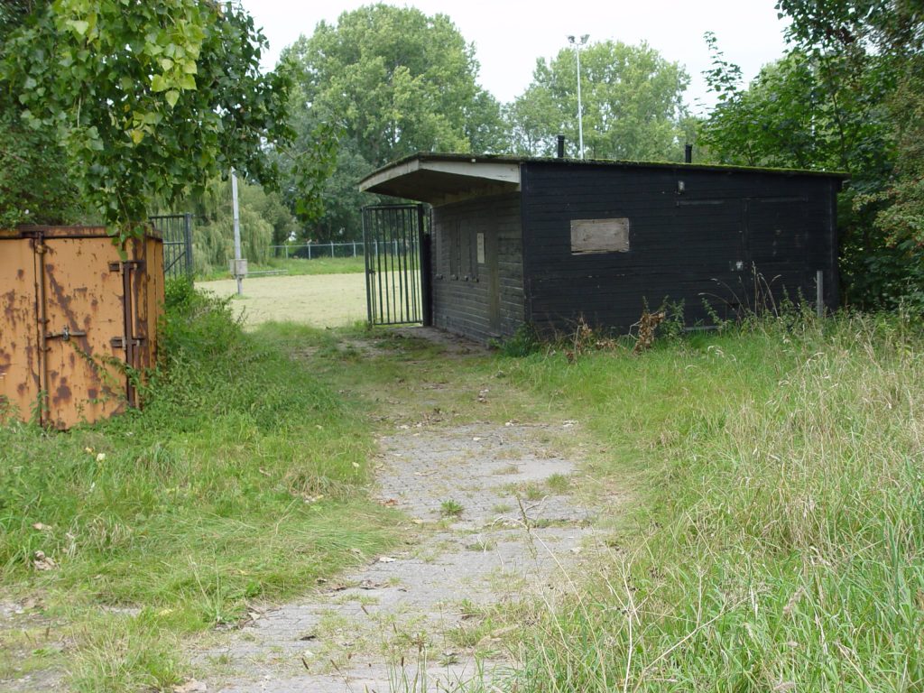 Het oude ijsbaangebouw van IJsclub Sneek (2007)