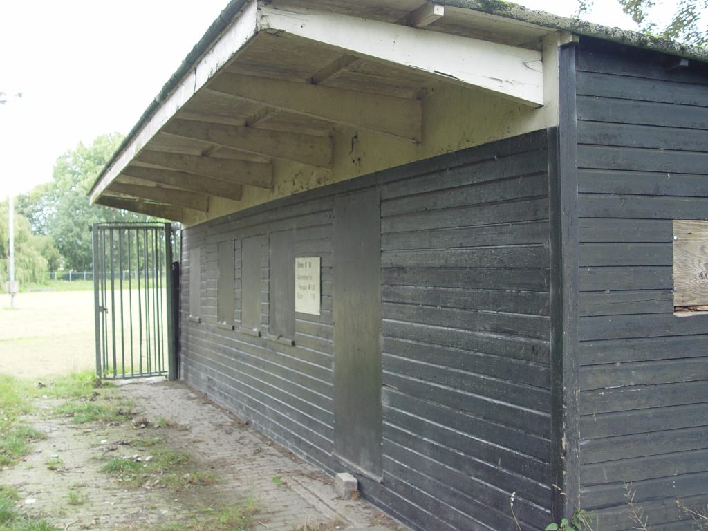 Het oude ijsbaangebouw van IJsclub Sneek (2007)
