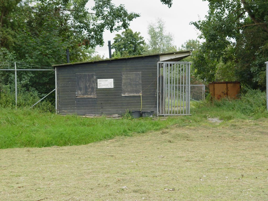 Het oude ijsbaangebouw van IJsclub Sneek (2007)